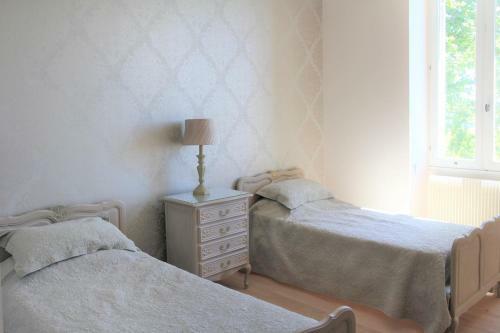 Pauillac Chateau Sleeps 10 With Pool And Wifi