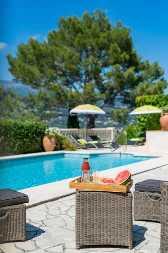 Peymeinade Villa Sleeps 8 Pool Air Con Wifi