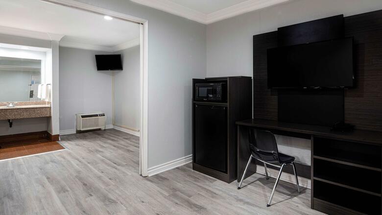 Hotel Anaheim Rodeway Inn & Suites