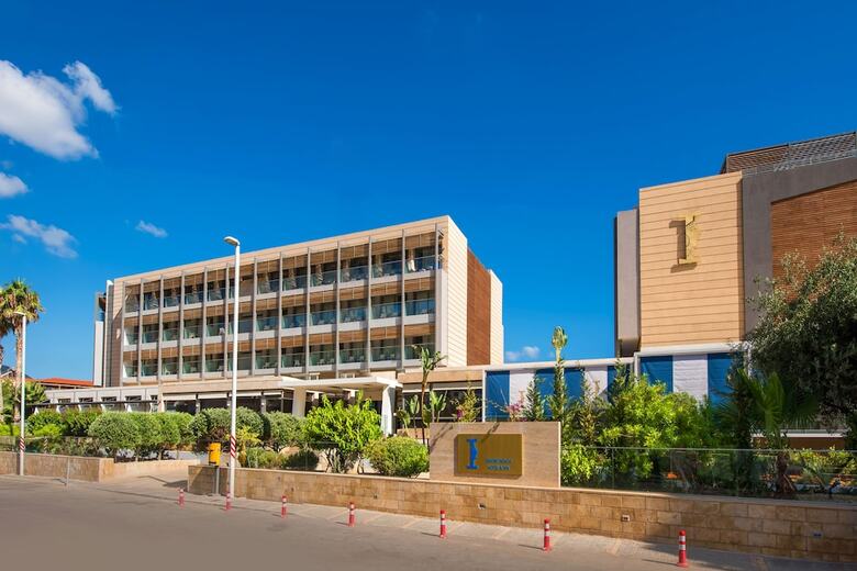I Resort Beach Hotel & Spa