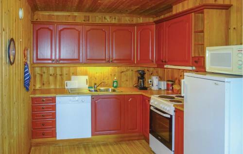 Holiday Home Kvalav�g Tresvikvegen