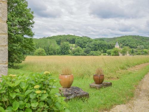 Peaceful Villa In Puy-l'eveque With Garden