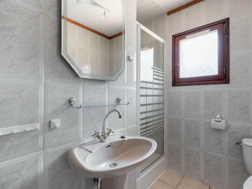 Luxurious Villa In Puisserguier With Swimming Pool