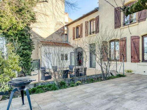 Homely Apartment In Roanne With Terrace