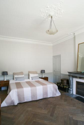 Rully Villa Sleeps 12 With Pool And Wifi