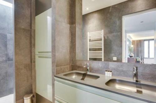 Exceptional ! Waterfront House In St Aygulf
