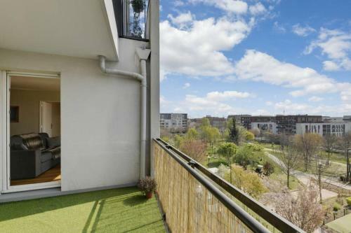 Chic Apart With Great View Of Paris
