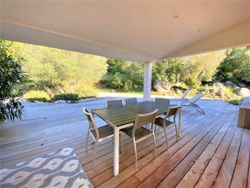 Superbe Villa Avec Piscine Chauffee Et Acces Direct A La Plage