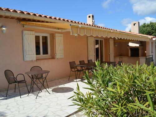 Bright Villa In Sainte-maxime With Private Pool