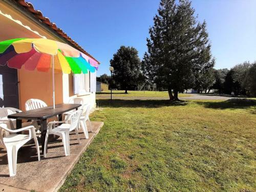 Pleasant Holiday Home In Saint-savinien With Pool