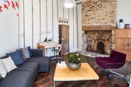Saint-yrieix-la-perche Town House Sleeps 10