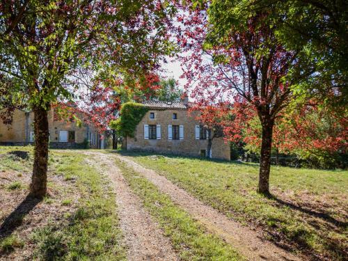Charming Holiday Home With Deckchairs, Garden, Terrace, Bbq