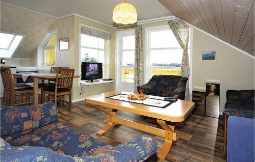 Holiday Home Hatlestrand Hatlestrandsvegen V