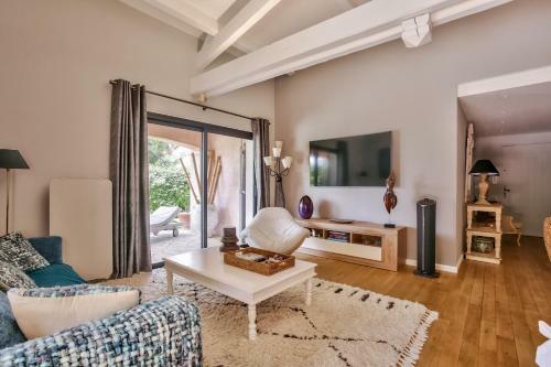 Superbe Villa Avec Piscine & Vue D�gag�e
