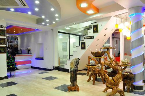 Royal Penguin Boutique Hotel