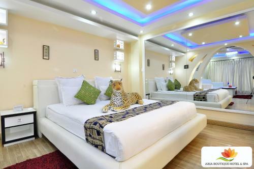Royal Penguin Boutique Hotel