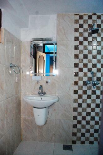 Hostal Holyland Guest House