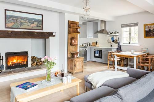 Beaulieu Villa Sleeps 12 With Wifi