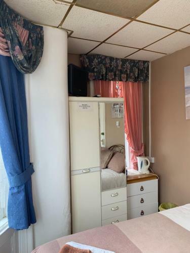 Hostal Tres Bon Hotel