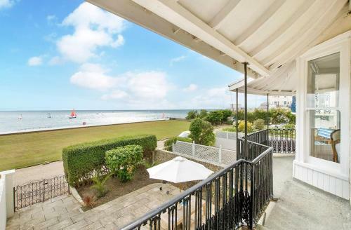 Bognor Regis Villa Sleeps 14 Wifi