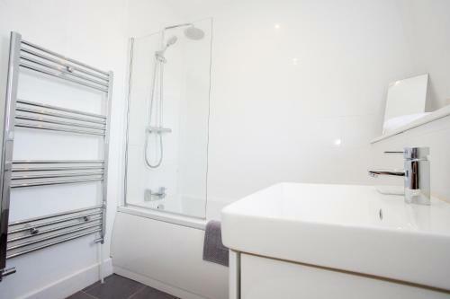 Wilton Apartment - 2 Bedroom - Great Location