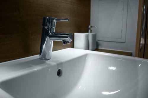West Side Apartments -brentford, London