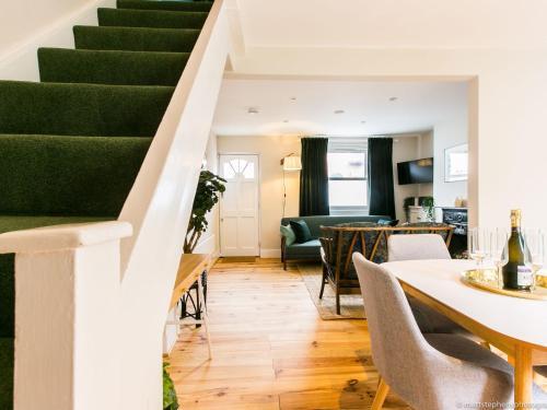 Exquisite 3bdr Botanical Oasis In Central Brighton