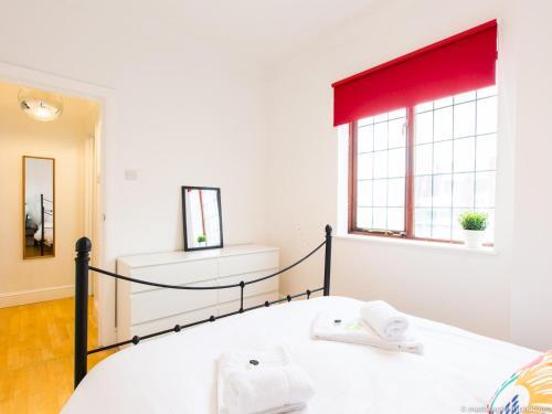 Spacious 5bdr House W/garden In Fabulous Location