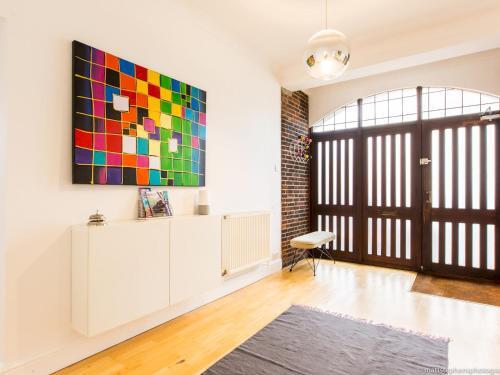 Spacious 5bdr House W/garden In Fabulous Location
