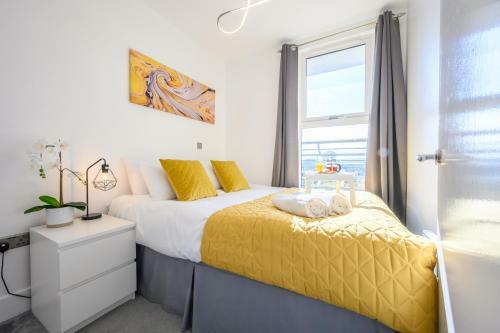 Apartamento Skyline, By T? Sa - Stay Central With Free Parking