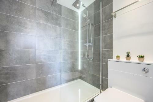 Apartamento Skyline, By T? Sa - Stay Central With Free Parking