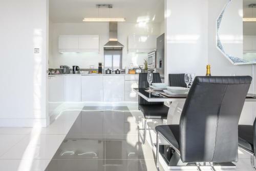 Apartamento Skyline, By T? Sa - Stay Central With Free Parking