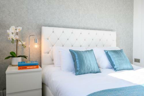 Apartamento Skyline, By T? Sa - Stay Central With Free Parking