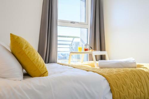 Apartamento Skyline, By T? Sa - Stay Central With Free Parking