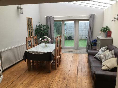 Large 2-bed House Derbyshire Off Chatsworth Rd