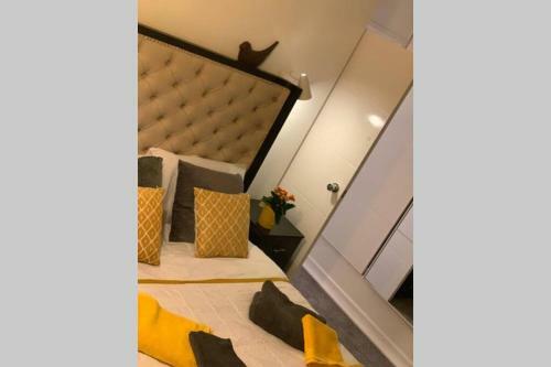 4 Bedroom House Coventry Hosted By Snoozenow