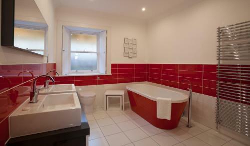 Cherry Blossom Cottage Near Cupar Fife