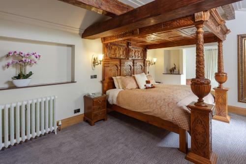 The Saddleworth Hotel