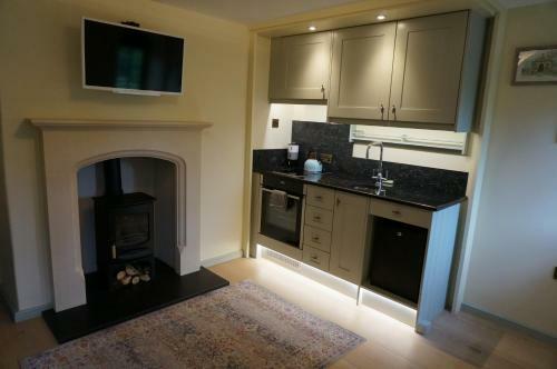 Gatekeepers Lodge, Dyrham Park - Private & Self Contained, Deluxe Accommodation, 15 Mins From Bath