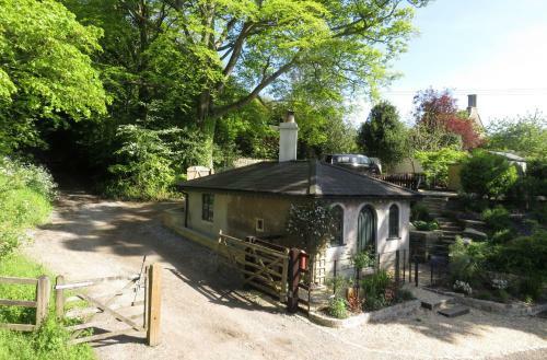 Gatekeepers Lodge, Dyrham Park - Private & Self Contained, Deluxe Accommodation, 15 Mins From Bath