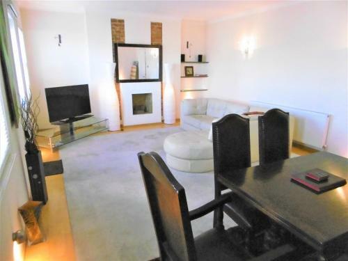 Wilmington Square Penthouse Apartment