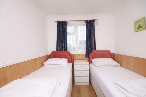 34d Medmerry Park 2 Bedroom Chalet - No Manual Workers Allowed