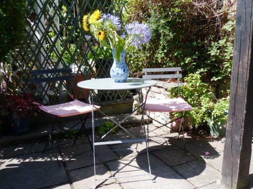 Secret Garden Hideaway For Adults