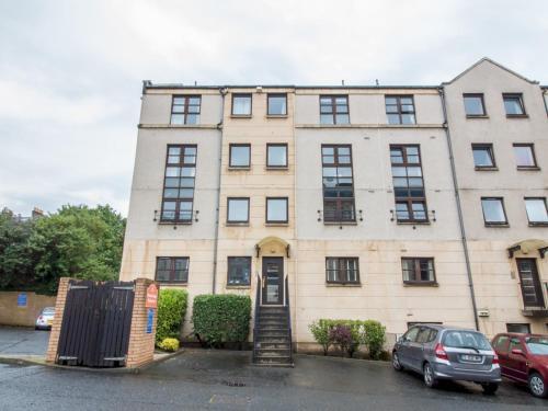 Bright & Tranquil Apartment Close To City Centre