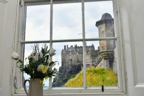 Castle Wynd - Historic Edinburgh Castle Views Central Apartment