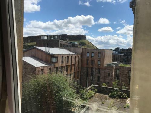 Crags View Apartment On The Royal Mile