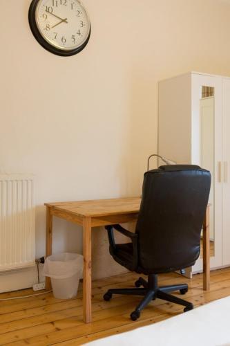 Apartamento Spacious Traditional 3 Bedroom Flat In New Town