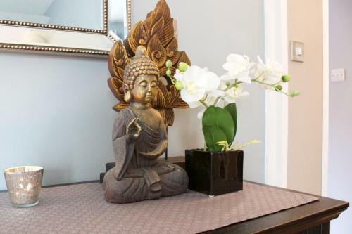 Stylish Royal Mile Apartment With Parking!
