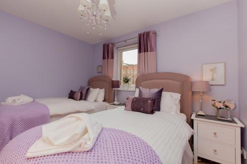Stylish Royal Mile Apartment With Parking!