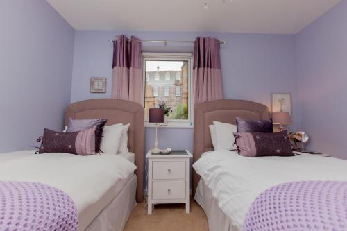 Stylish Royal Mile Apartment With Parking!